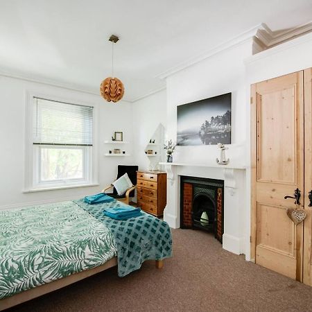 Family Friendly Flat Just Minutes From The Beach! Portsmouth Dış mekan fotoğraf