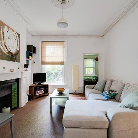 Family Friendly Flat Just Minutes From The Beach! Portsmouth Dış mekan fotoğraf