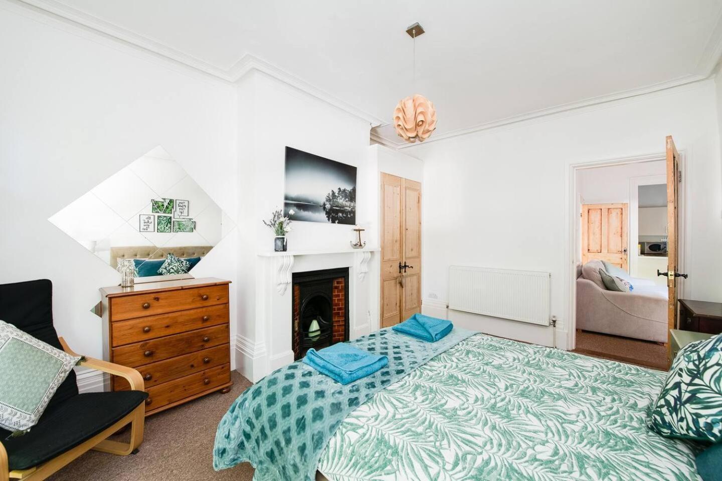 Family Friendly Flat Just Minutes From The Beach! Portsmouth Dış mekan fotoğraf