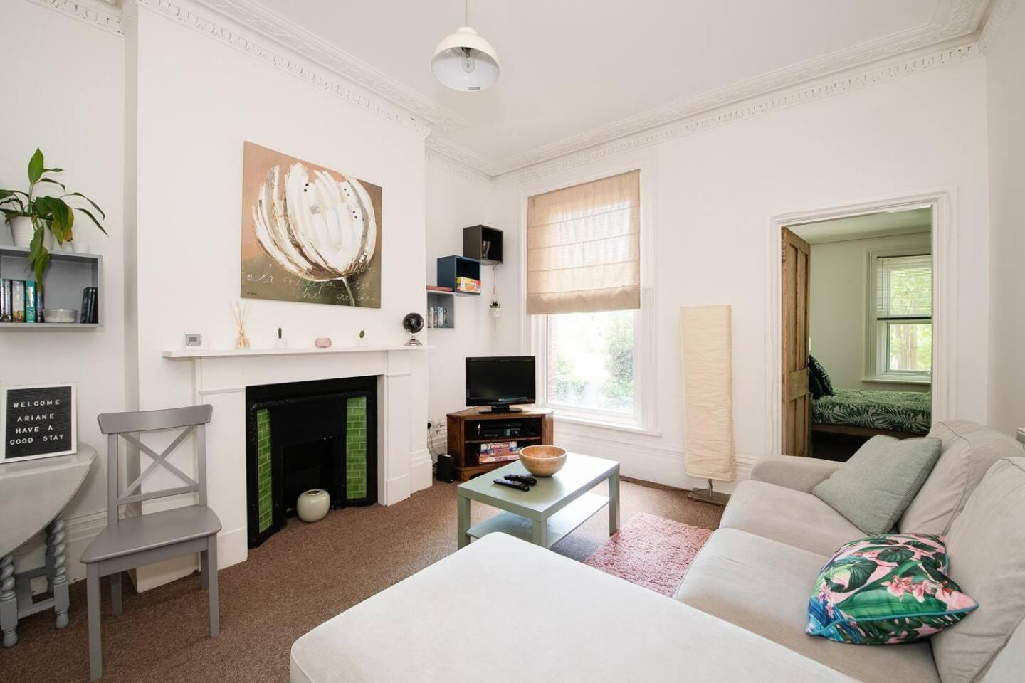 Family Friendly Flat Just Minutes From The Beach! Portsmouth Dış mekan fotoğraf