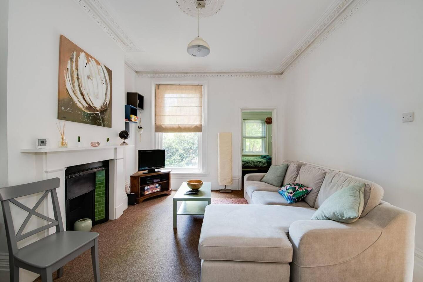 Family Friendly Flat Just Minutes From The Beach! Portsmouth Dış mekan fotoğraf
